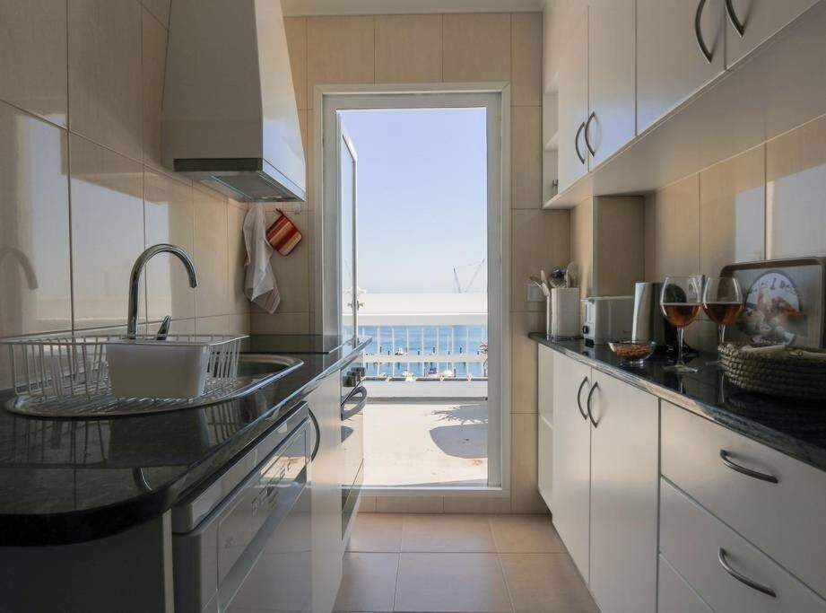 Guestready - Marina View Top Floor With Terrace Ponta Delgada Eksteriør bilde